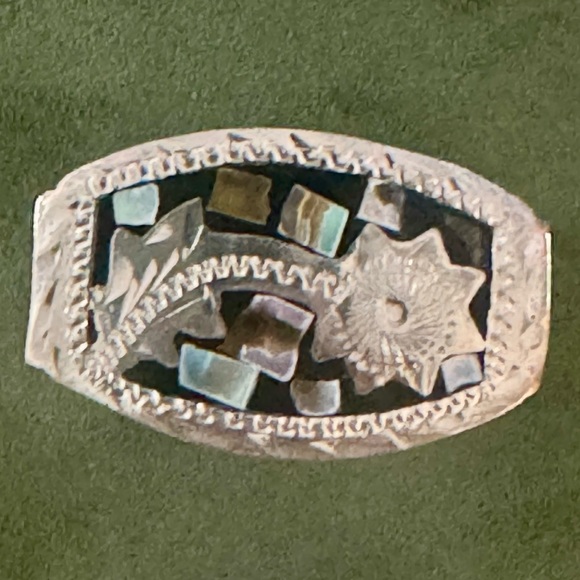 VINTAGE- ALPACA MEXICO SILVER ABALONE / MOTHER
OF PEARL INLAY BELT
BUCKLE 1-1/4” - Picture 6 of 11